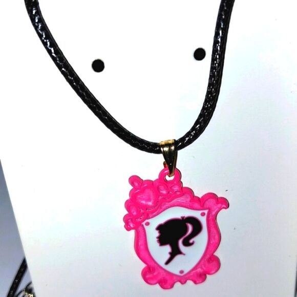 Beautiful barbie necklace for women and kids - Picture 3 of 6
